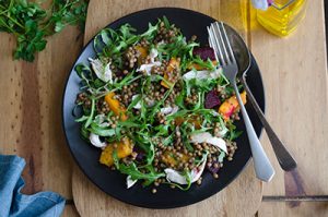 Salad with beets, squash, lentils, arugula and chicken