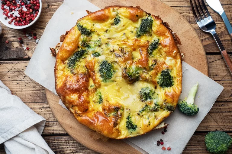 Frittata with Caramelized Onion, Broccoli & Goat cheese